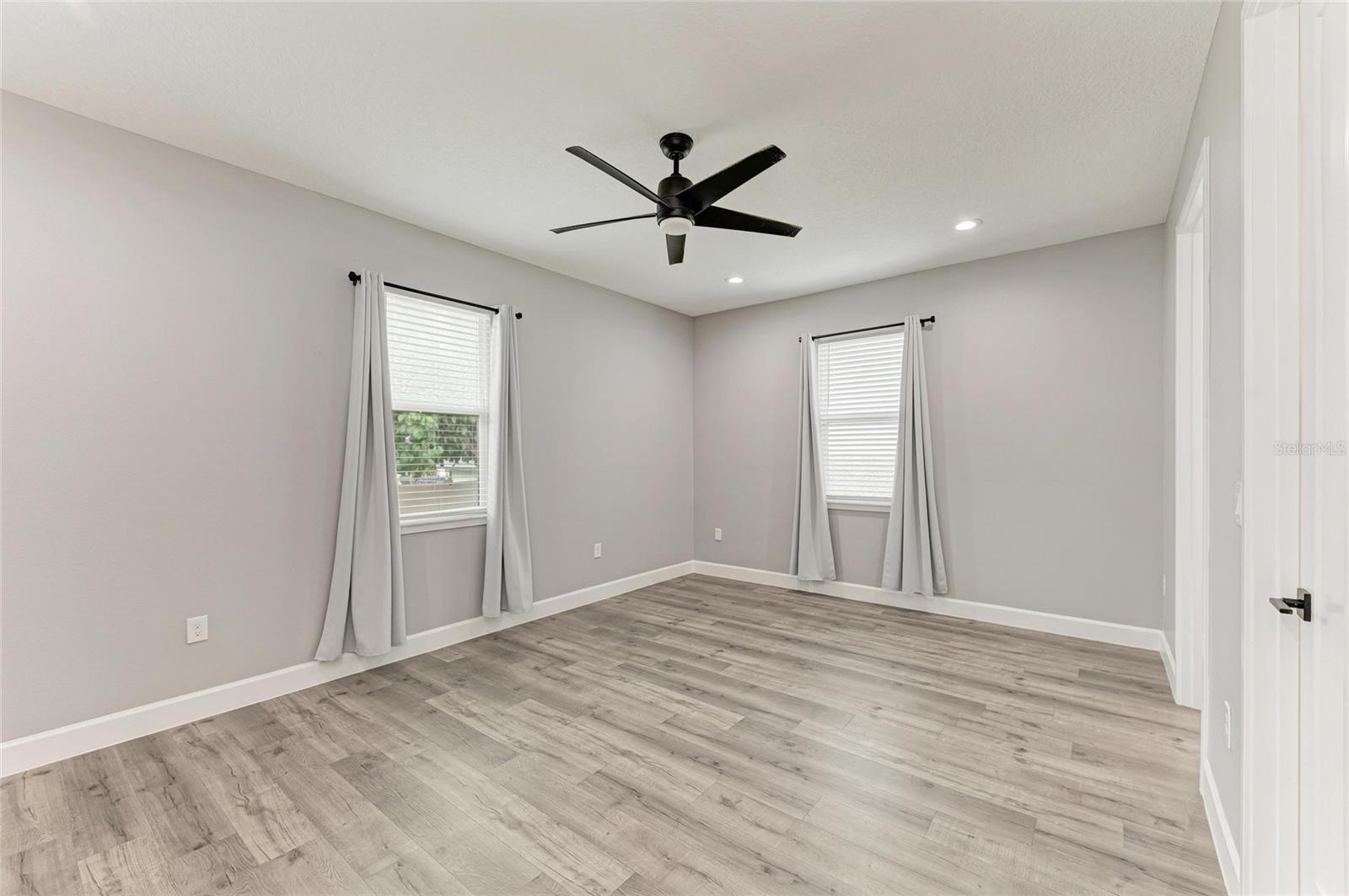 Image 25 of 48 For 4314 Des Plaines Drive