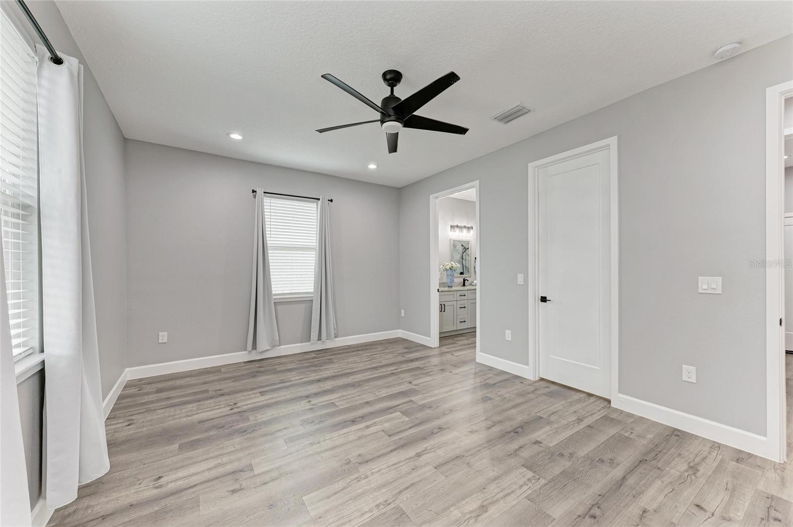 Image 26 of 48 For 4314 Des Plaines Drive