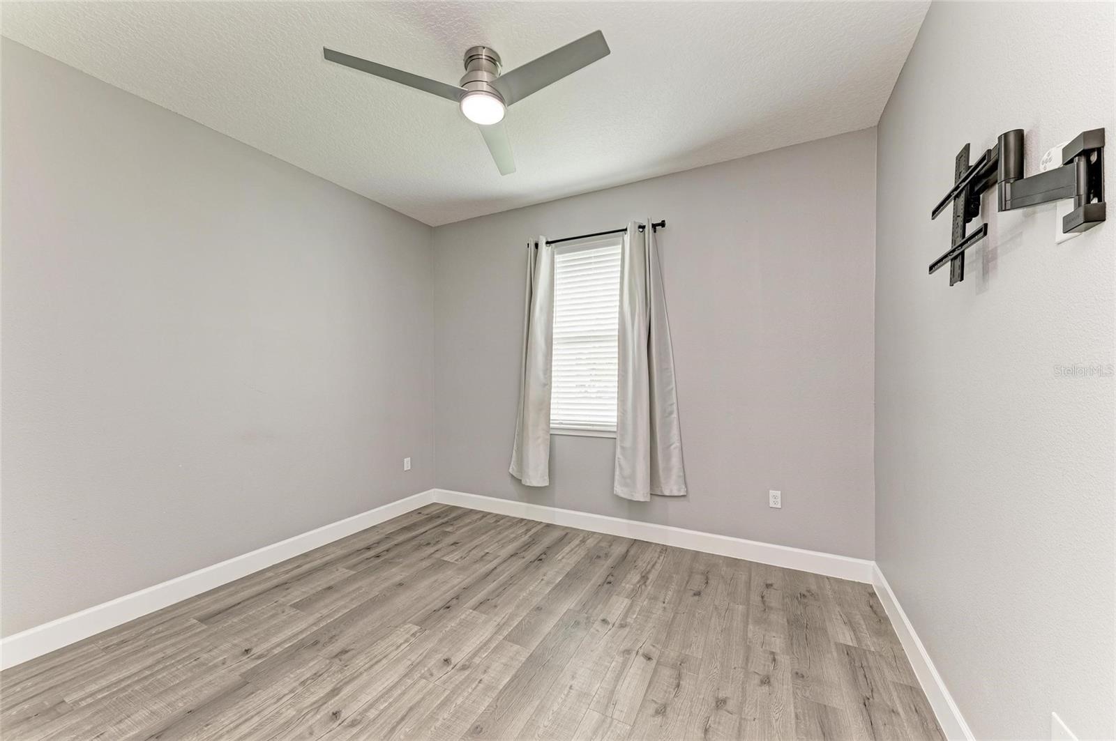Image 32 of 48 For 4314 Des Plaines Drive