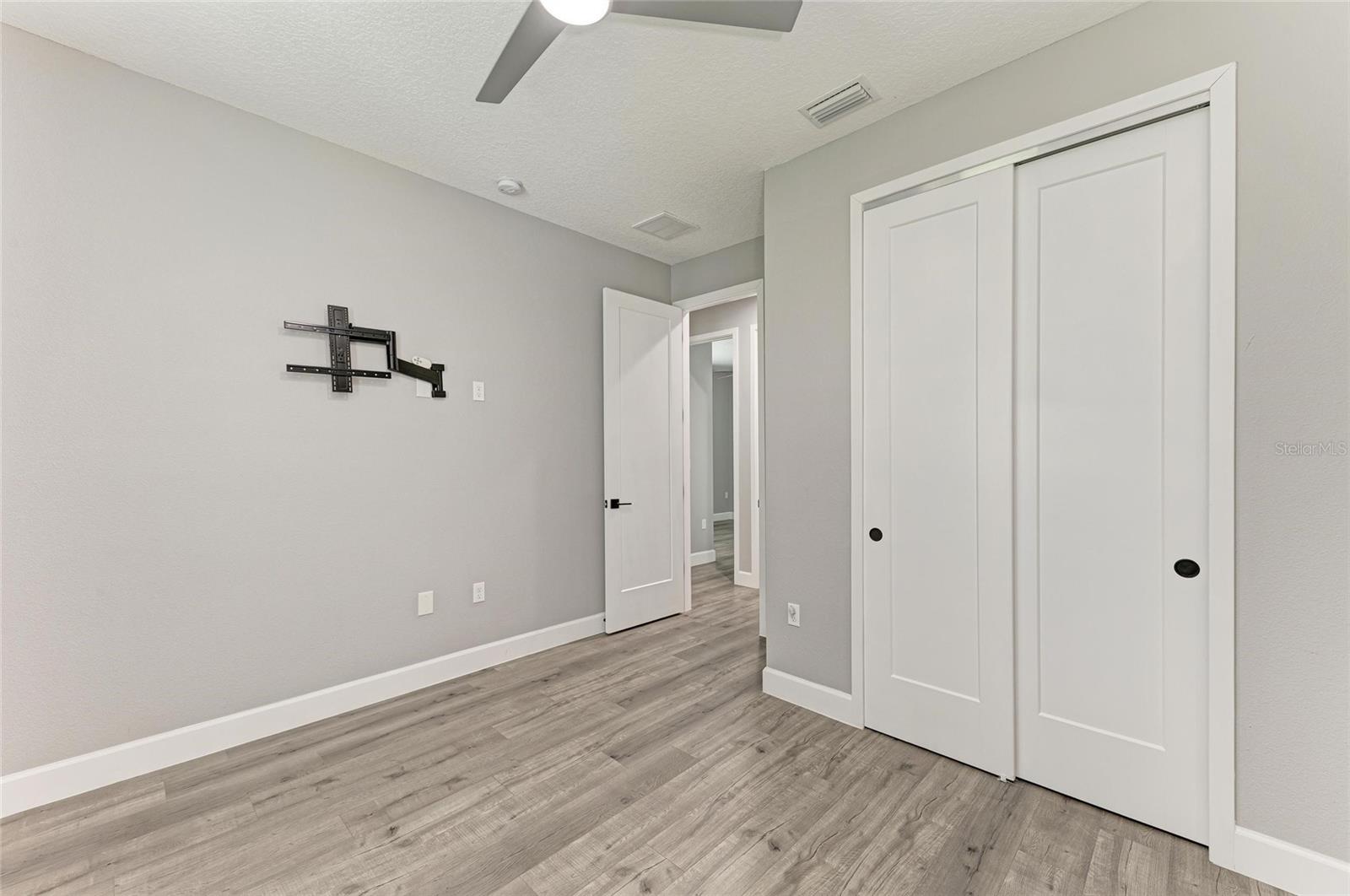 Image 33 of 48 For 4314 Des Plaines Drive