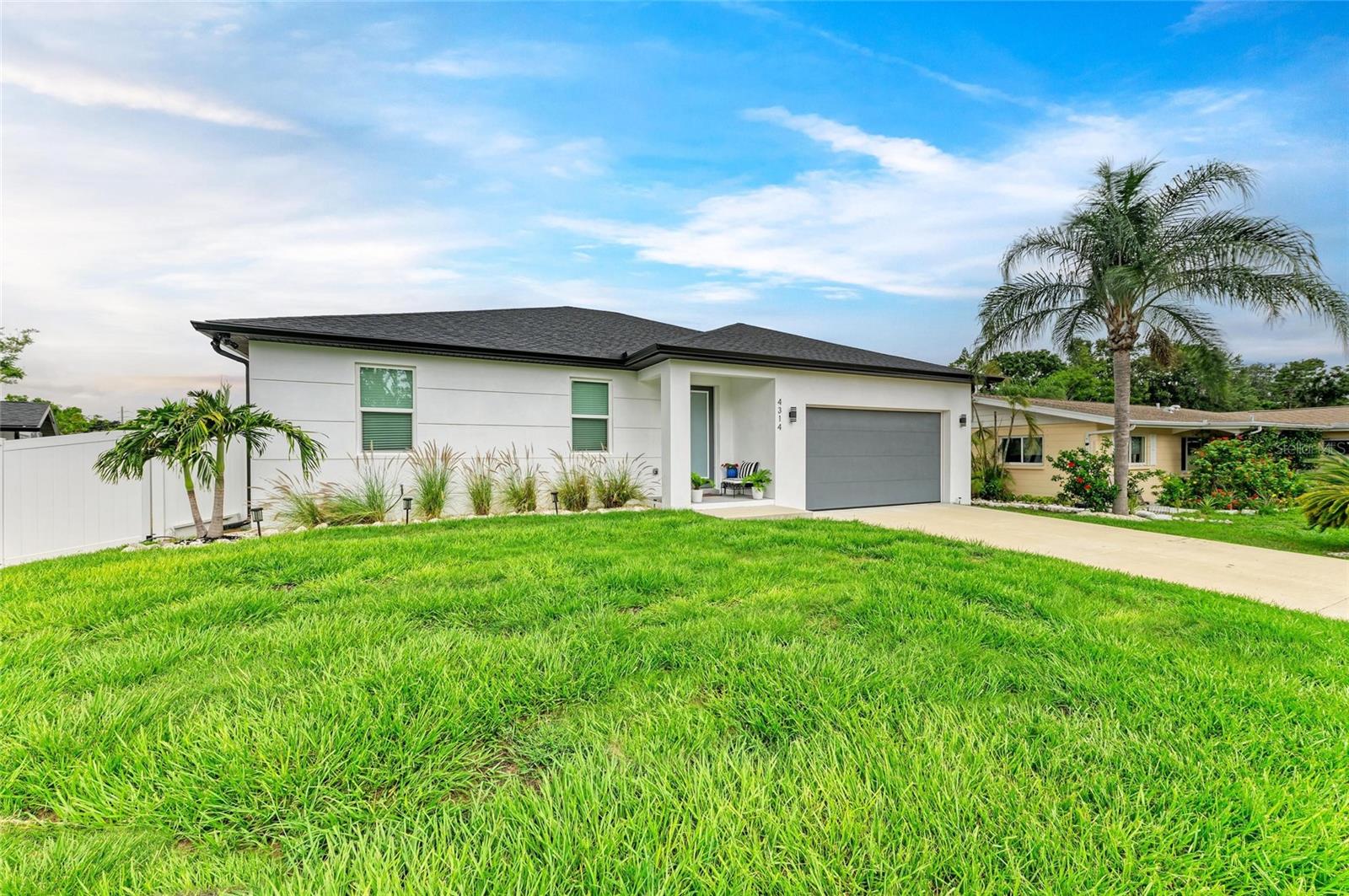 Image 4 of 48 For 4314 Des Plaines Drive