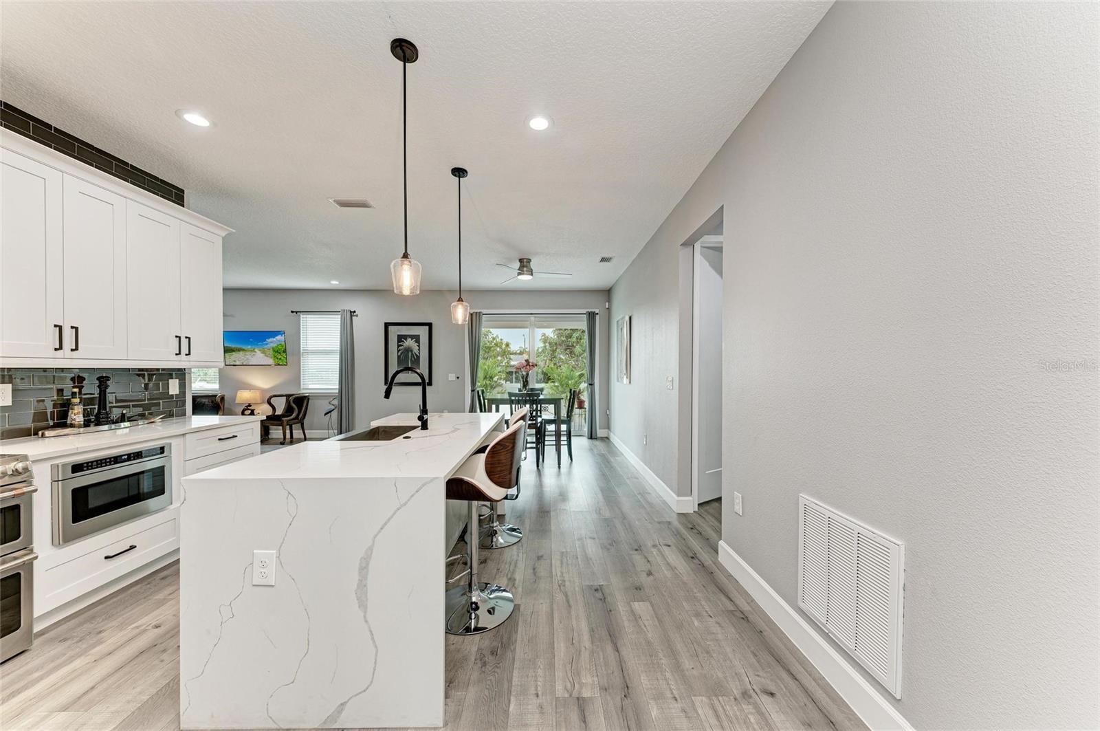 Image 9 of 48 For 4314 Des Plaines Drive