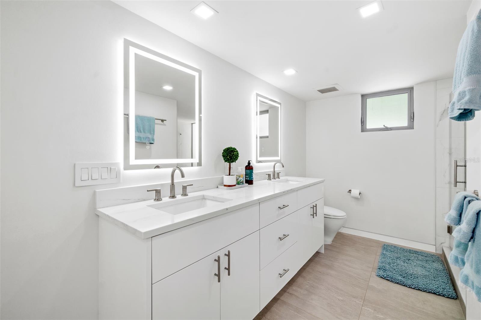 Image 30 of 61 For 904 Virginia Drive