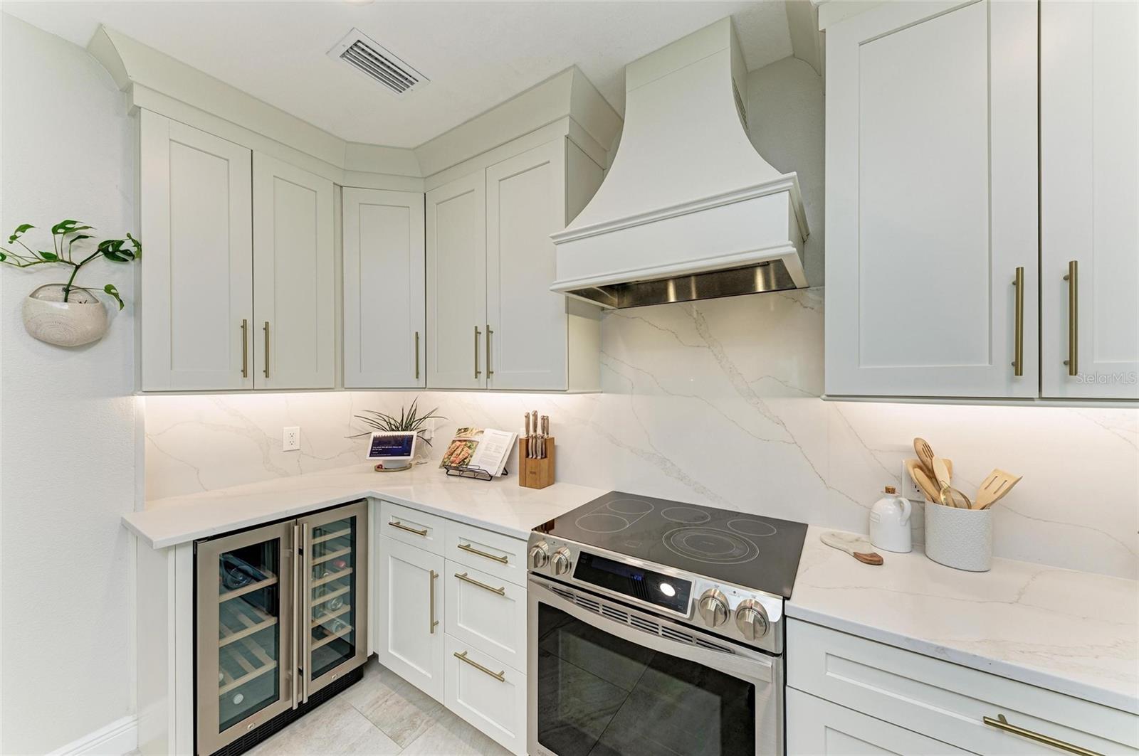 Image 22 of 72 For 6536 Moorings Point Circle 101