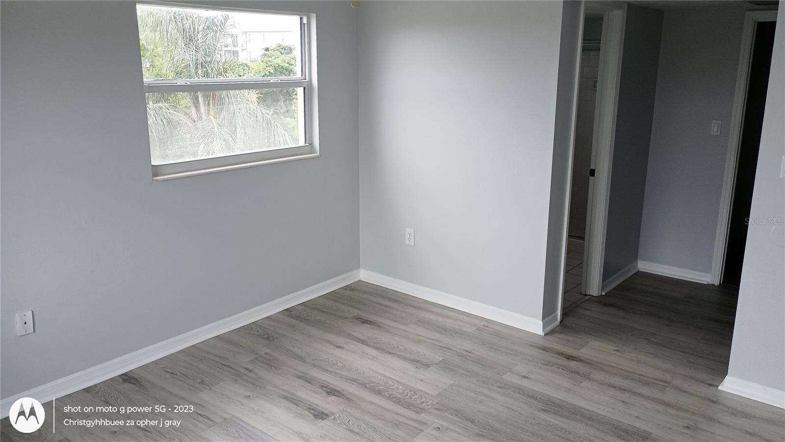 Image 10 of 13 For 4111 Lake Bayshore Drive 408