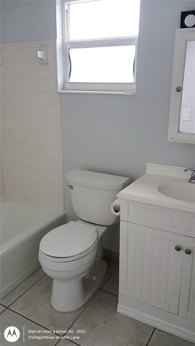 Image 8 of 13 For 4111 Lake Bayshore Drive 408
