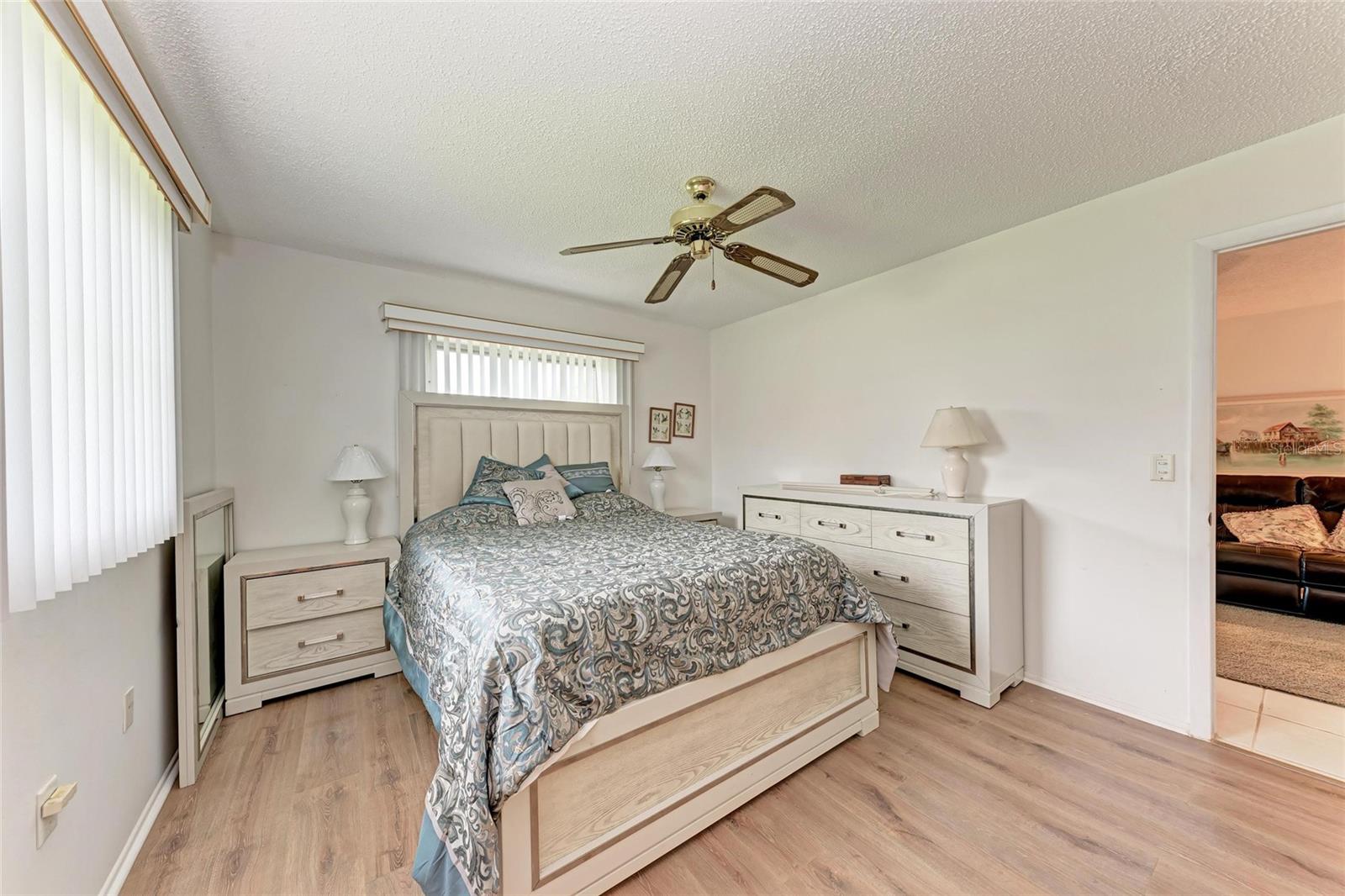 Image 18 of 31 For 3905 34th Avenue Drive W 36