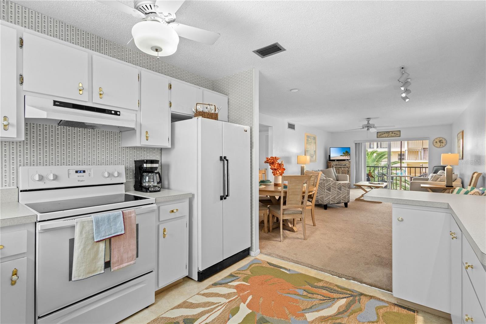 Image 10 of 39 For 915 Beach Road 321