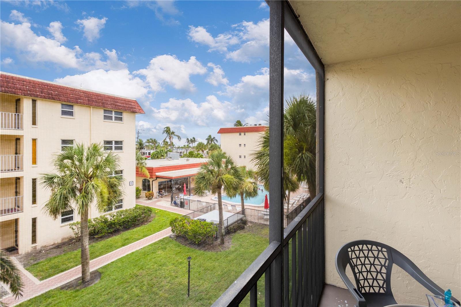 Image 13 of 39 For 915 Beach Road 321