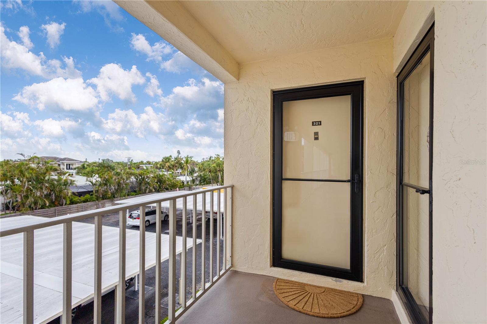 Image 19 of 39 For 915 Beach Road 321