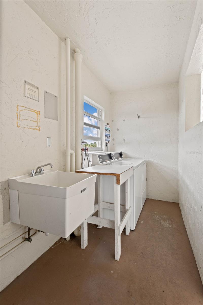 Image 20 of 39 For 915 Beach Road 321