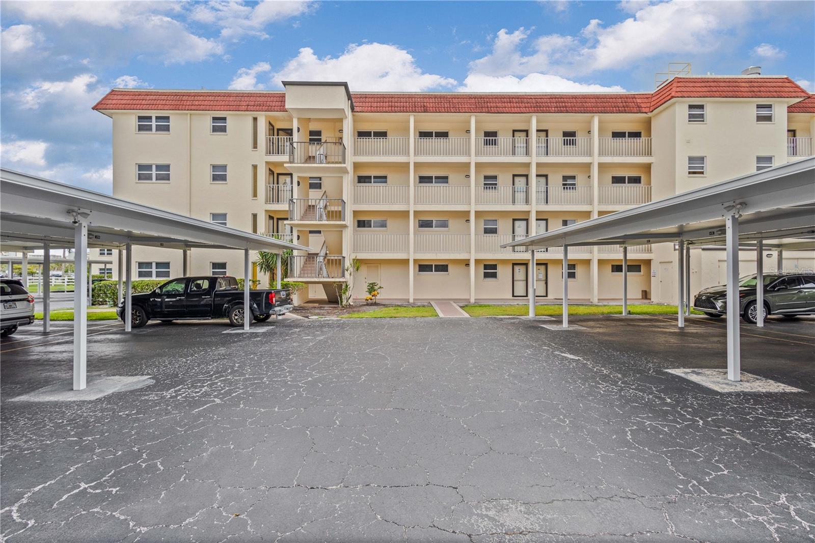 Image 21 of 39 For 915 Beach Road 321