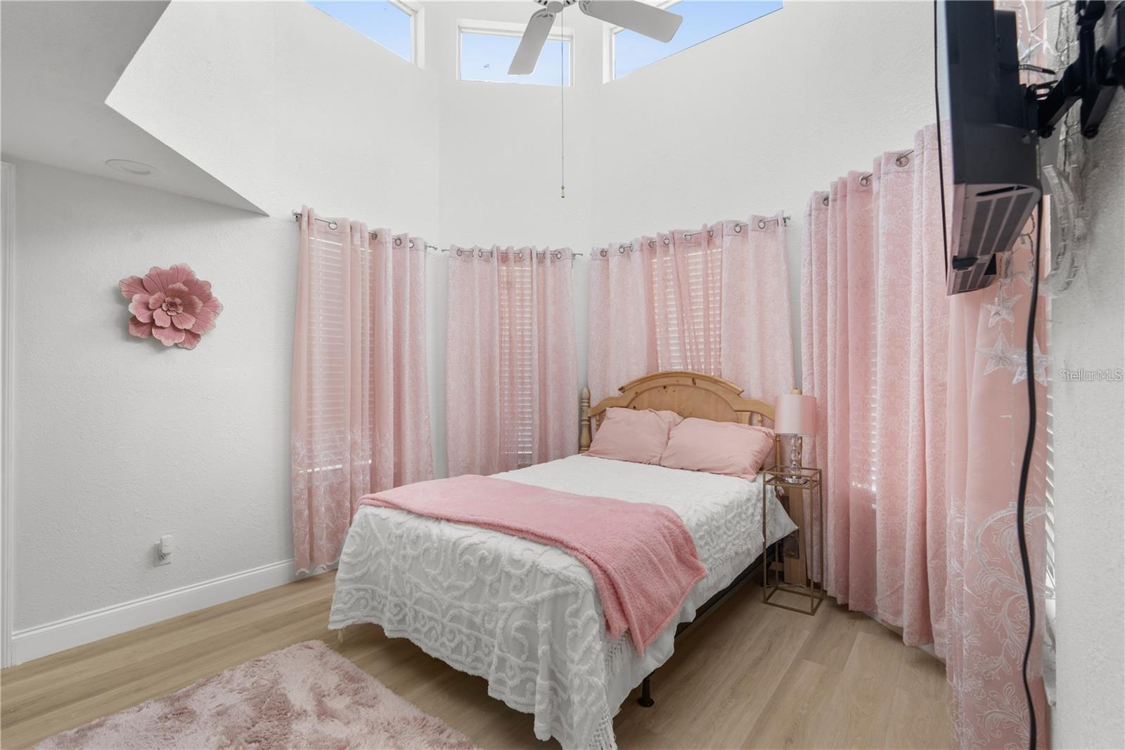 Image 22 of 34 For 13521 Stacey Drive