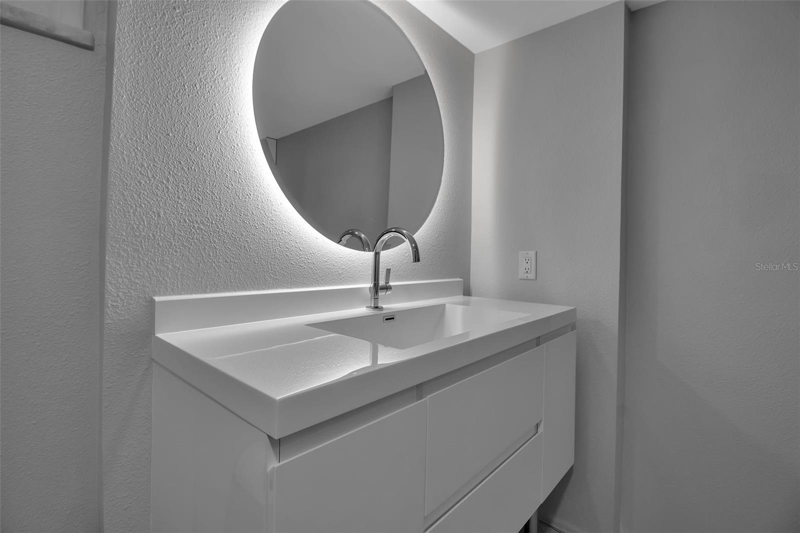 Image 35 of 44 For 1150 Tarpon Center Drive 1-c #103