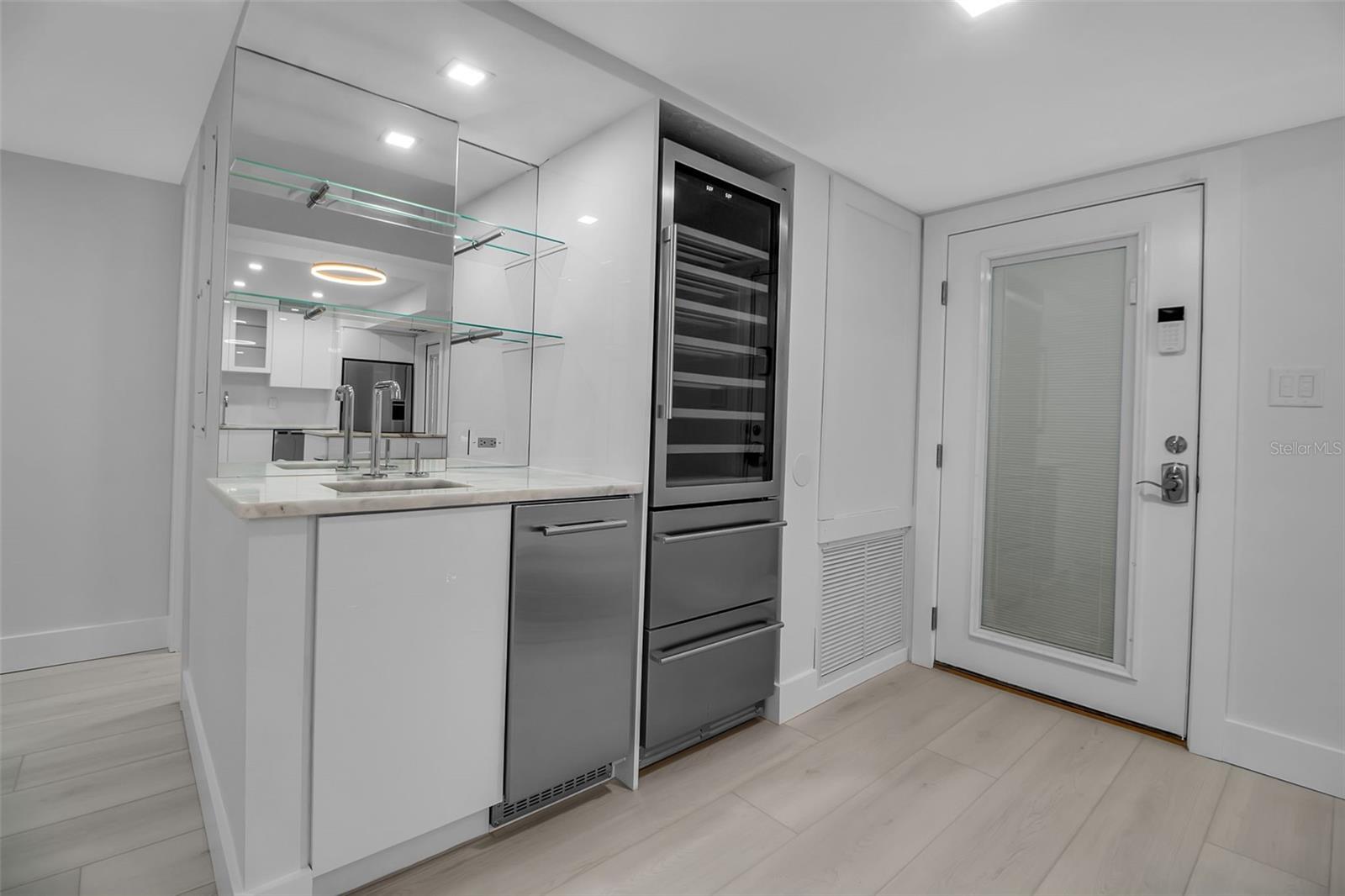 Image 5 of 44 For 1150 Tarpon Center Drive 1-c #103