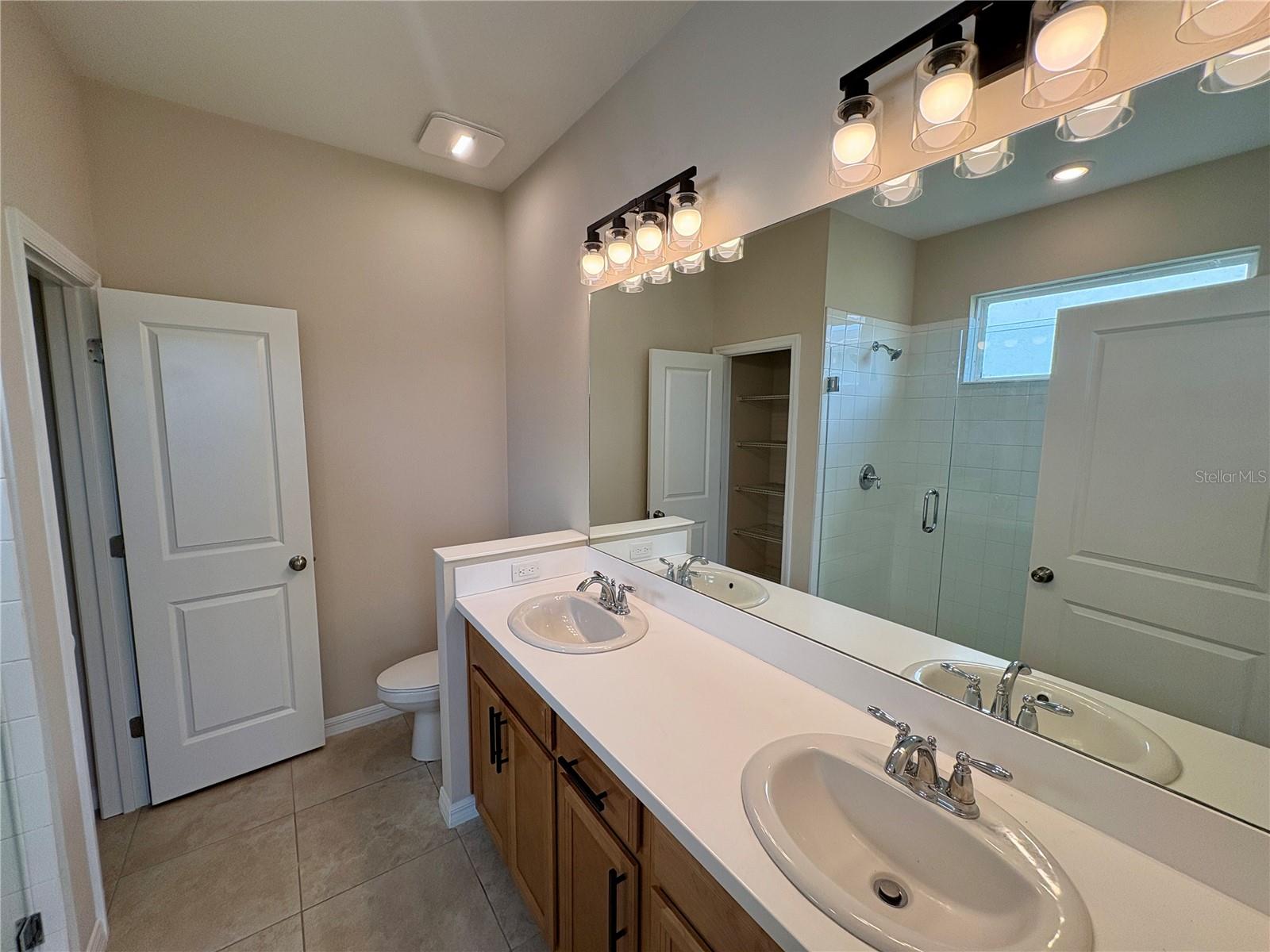 Image 22 of 28 For 16439 Paynes Mill Drive
