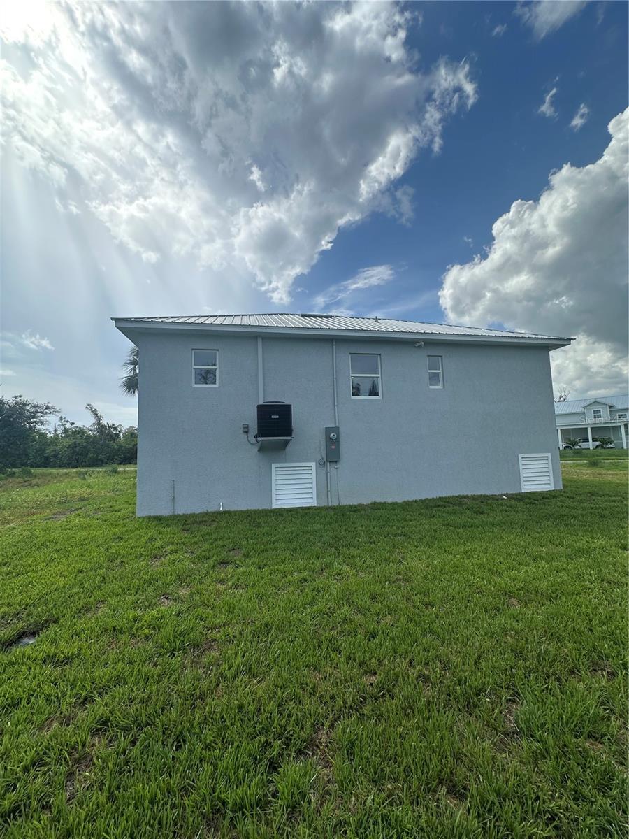 Image 6 of 16 For 14343 Myakka Avenue