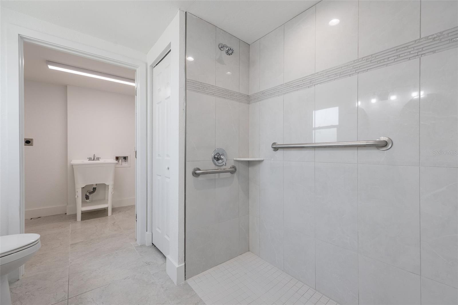 Image 31 of 61 For 1464 Deer Creek Drive