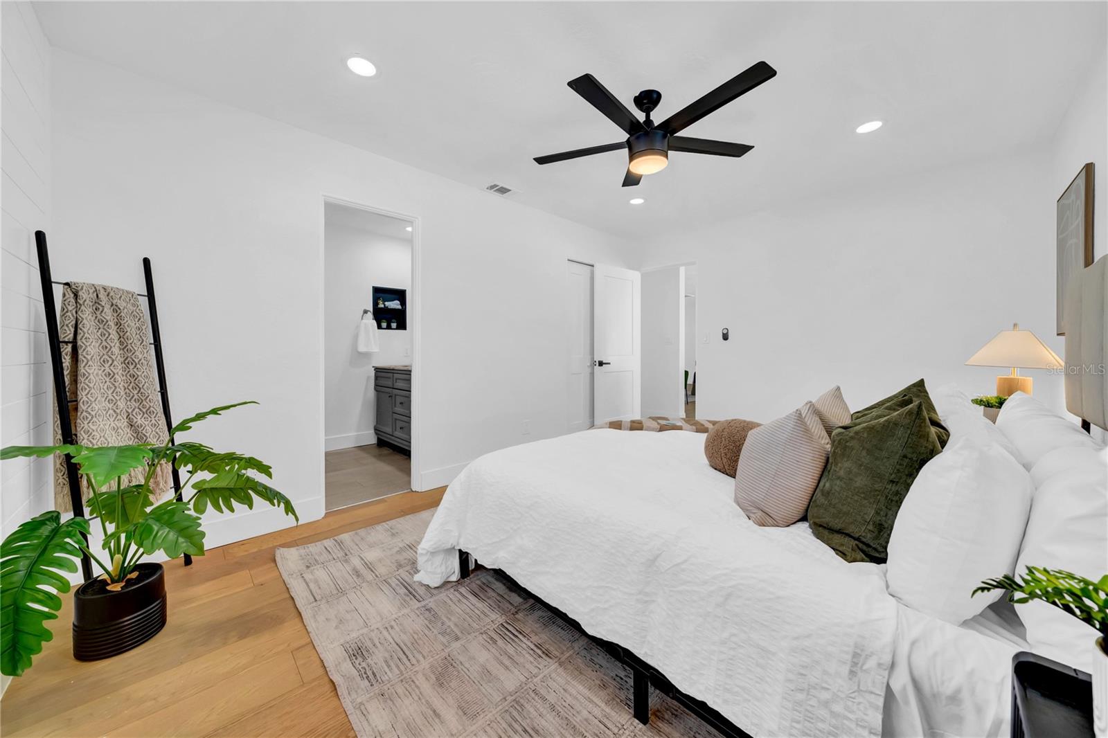 Image 33 of 53 For 8001 13th Avenue S