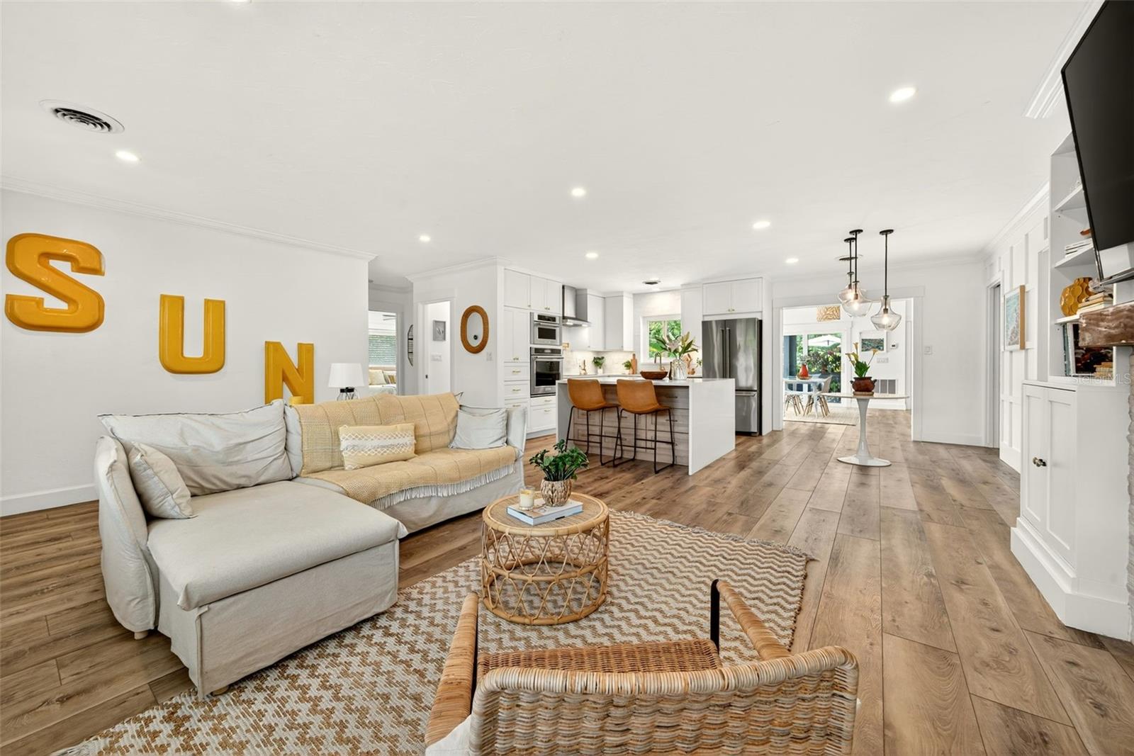 Image 10 of 53 For 2460 Hillview Street