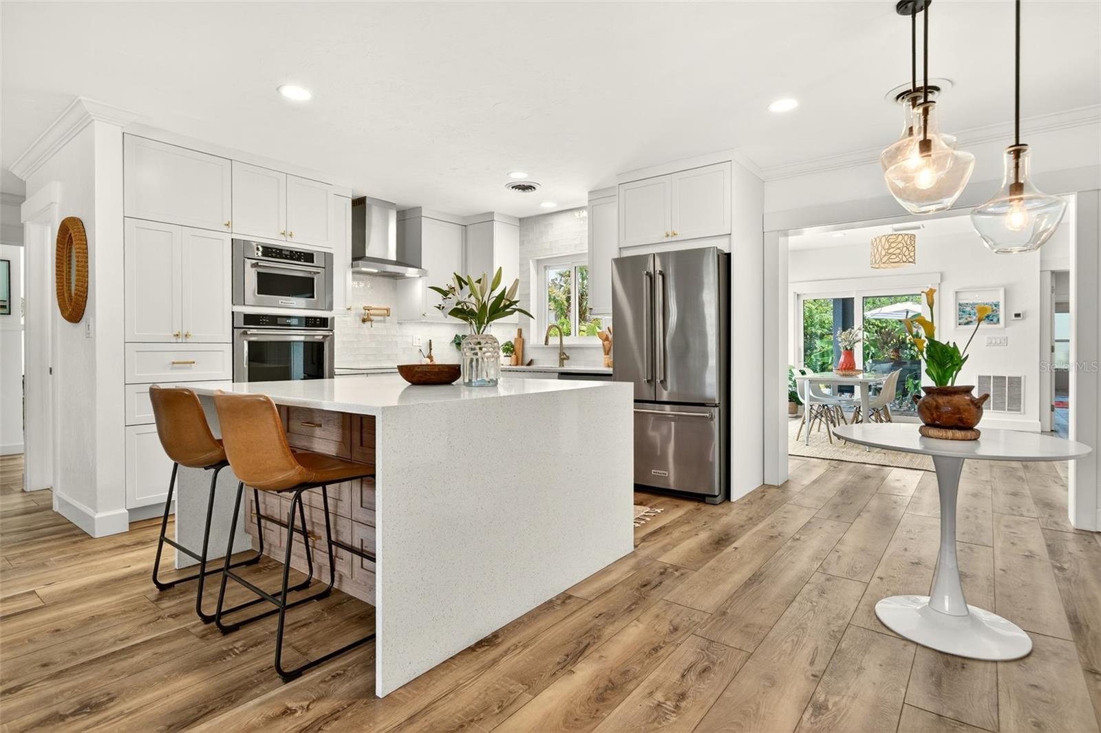 Image 12 of 53 For 2460 Hillview Street