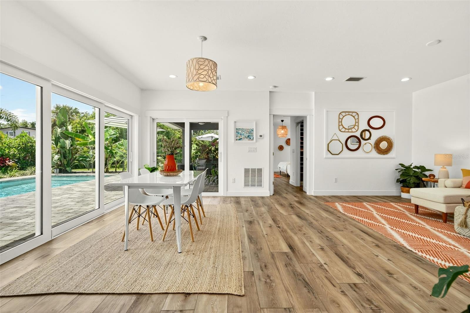 Image 18 of 53 For 2460 Hillview Street