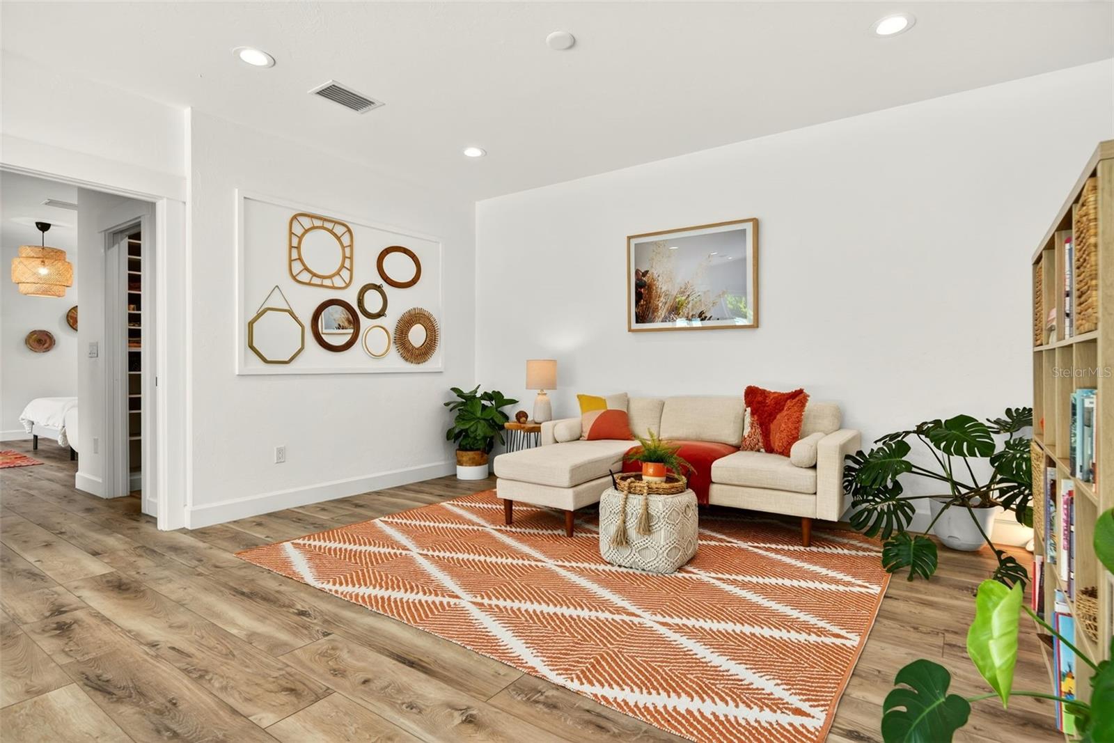 Image 20 of 53 For 2460 Hillview Street