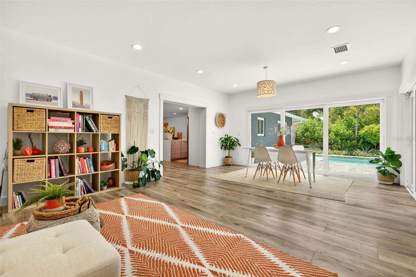 Image 21 of 53 For 2460 Hillview Street