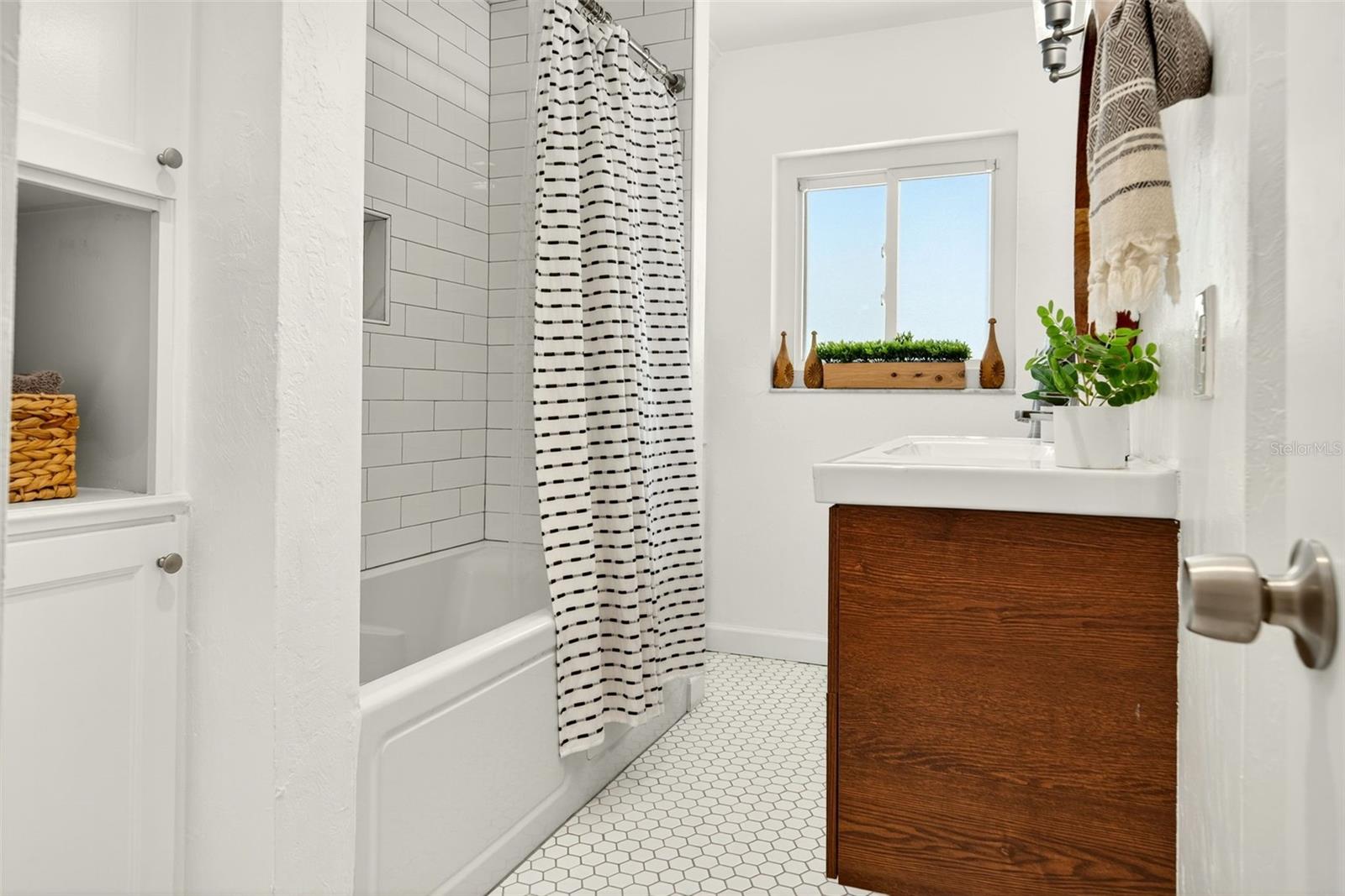Image 30 of 53 For 2460 Hillview Street