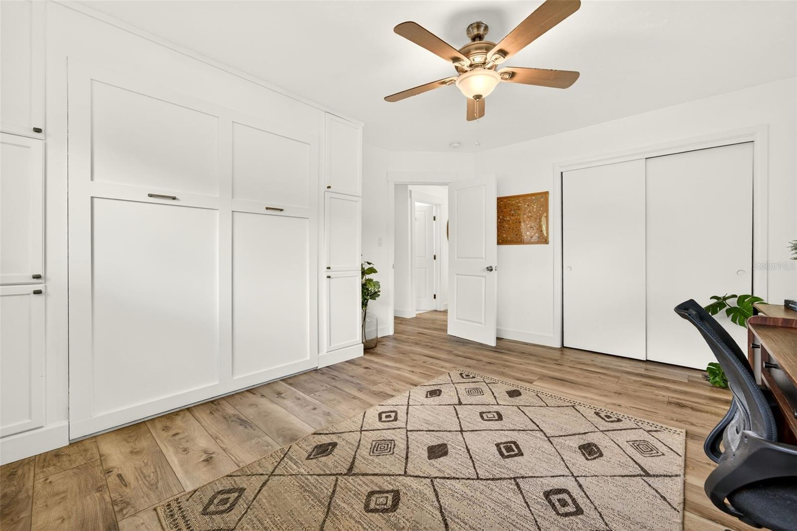 Image 33 of 53 For 2460 Hillview Street