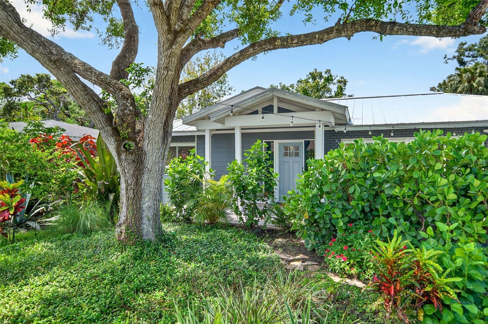Image 4 of 53 For 2460 Hillview Street