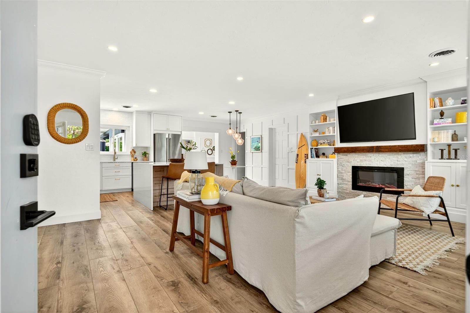 Image 6 of 53 For 2460 Hillview Street