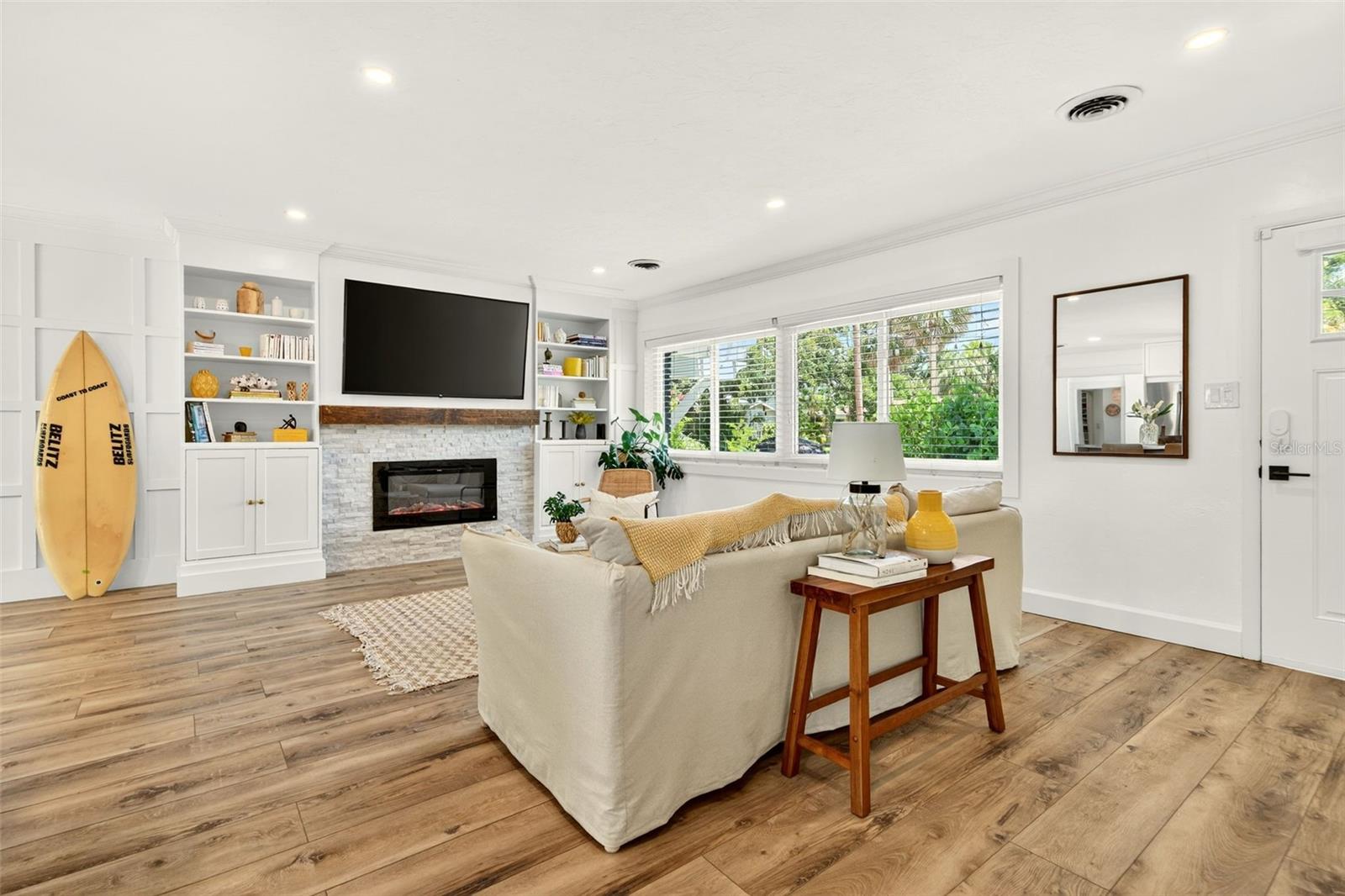 Image 7 of 53 For 2460 Hillview Street