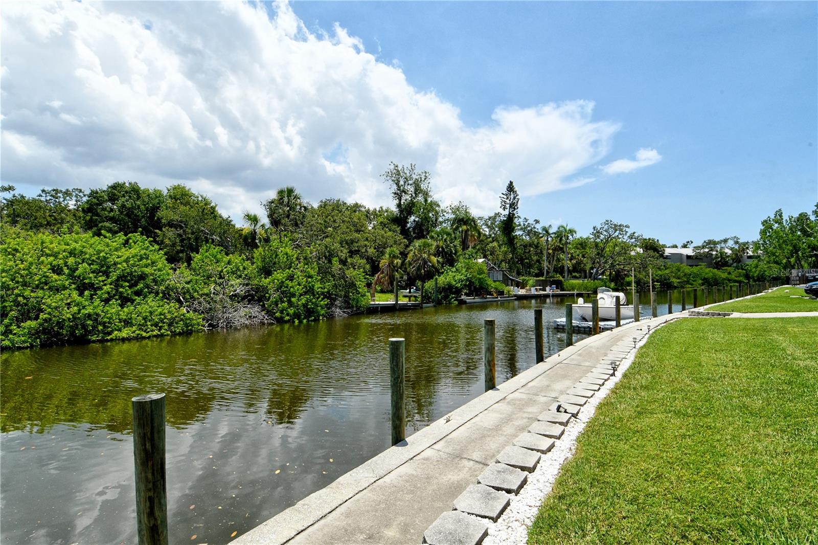 Image 29 of 36 For 2124 Tamiami Trail N 103
