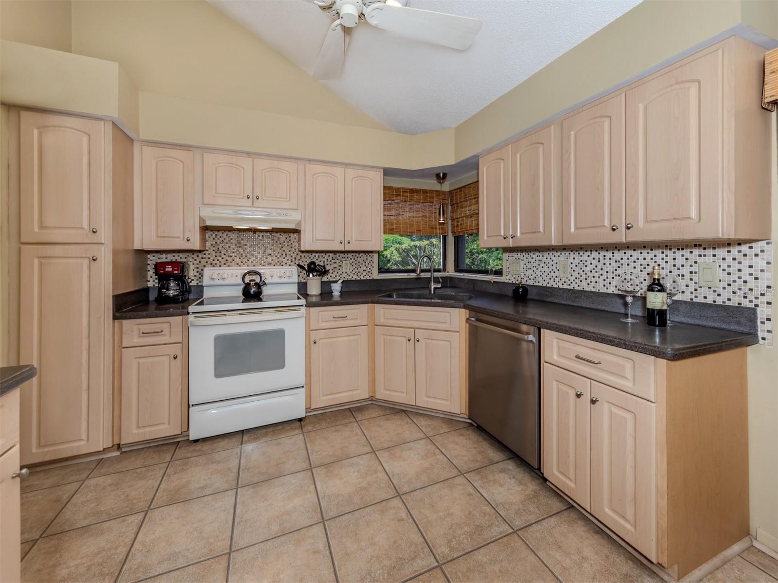 Image 14 of 65 For 154 Inlets Boulevard