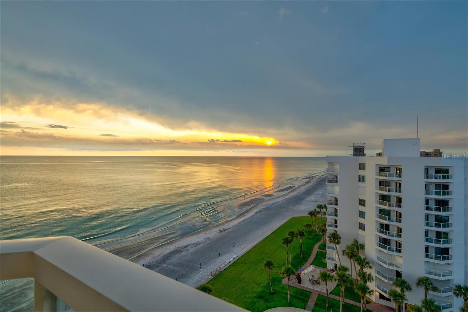 Image 5 of 100 For 1000 Longboat Club Road  1105