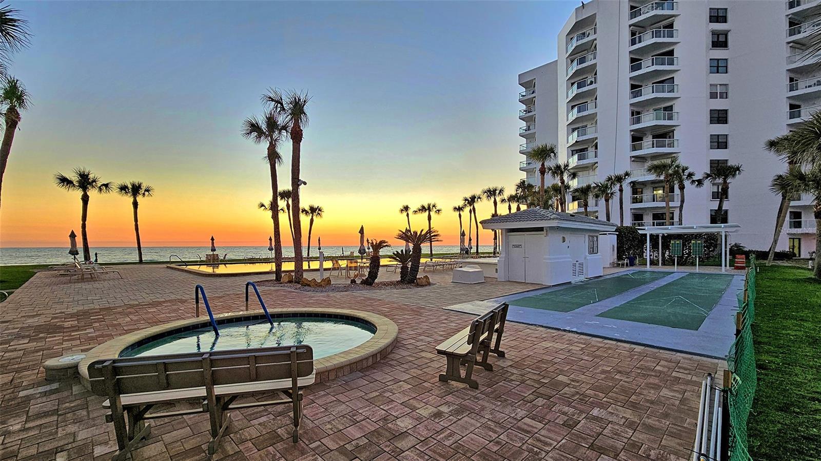 Image 51 of 100 For 1000 Longboat Club Road  1105