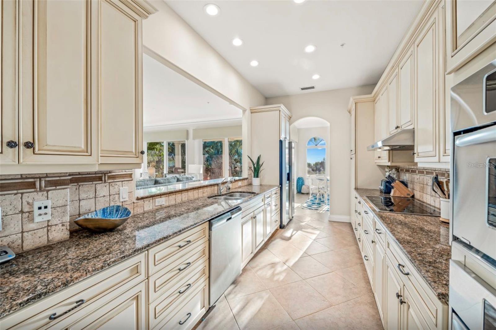 Image 17 of 40 For 7324 Gulf Drive 12