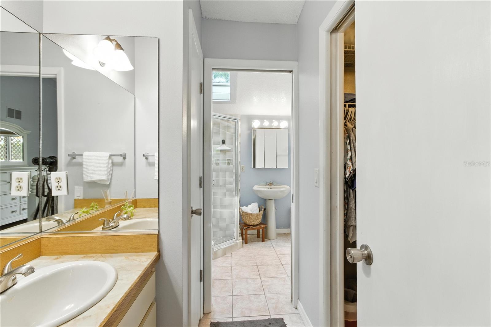 Image 14 of 37 For 832 Harrowood Court