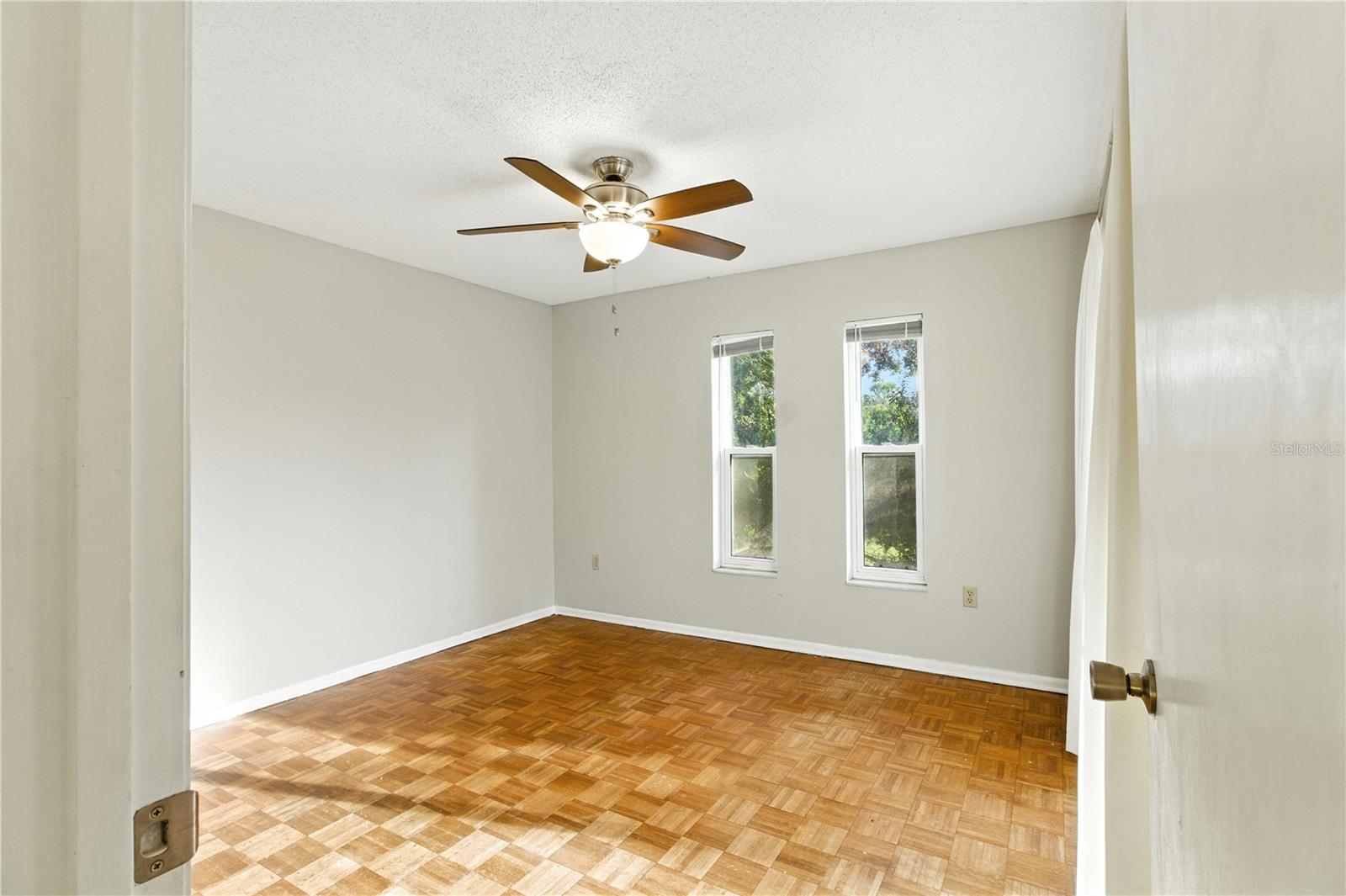 Image 25 of 37 For 832 Harrowood Court