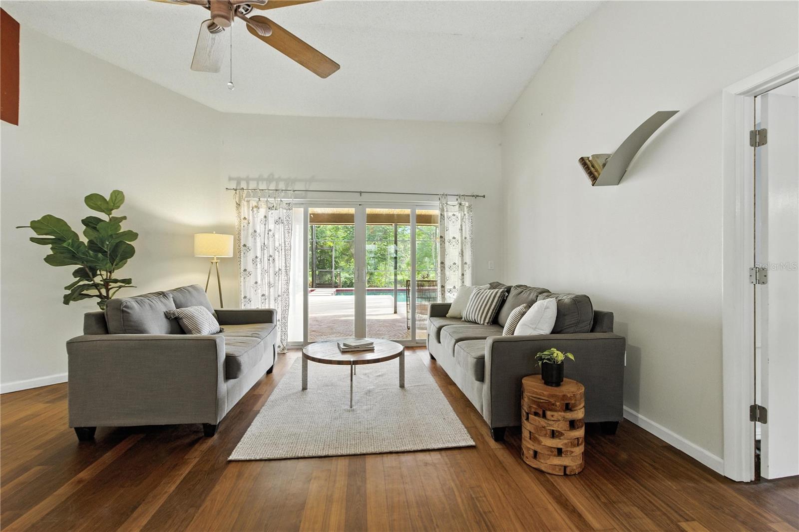 Image 4 of 37 For 832 Harrowood Court