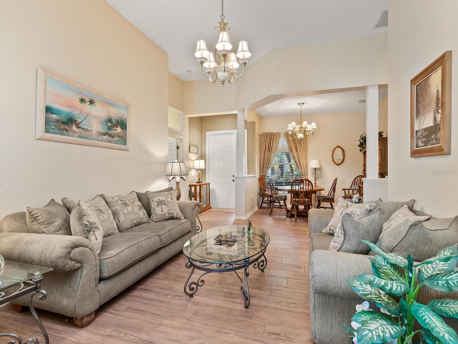 Image 11 of 55 For 280 Dahlia Court