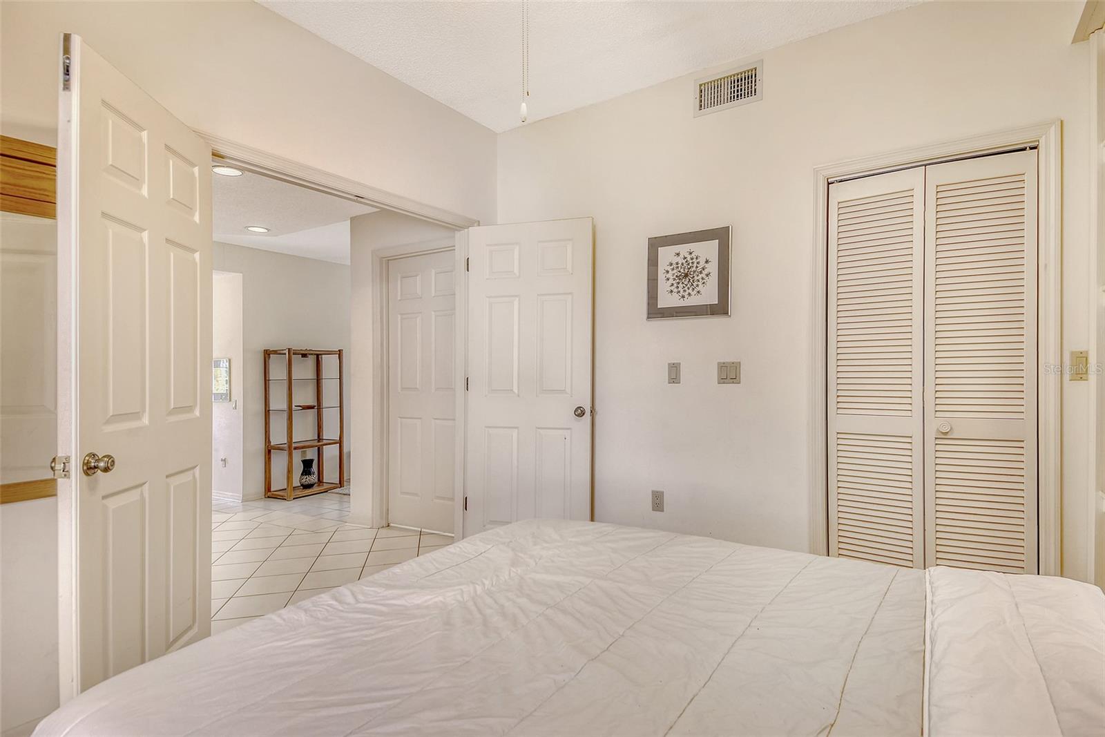 Image 18 of 34 For 5598 Golf Pointe Drive