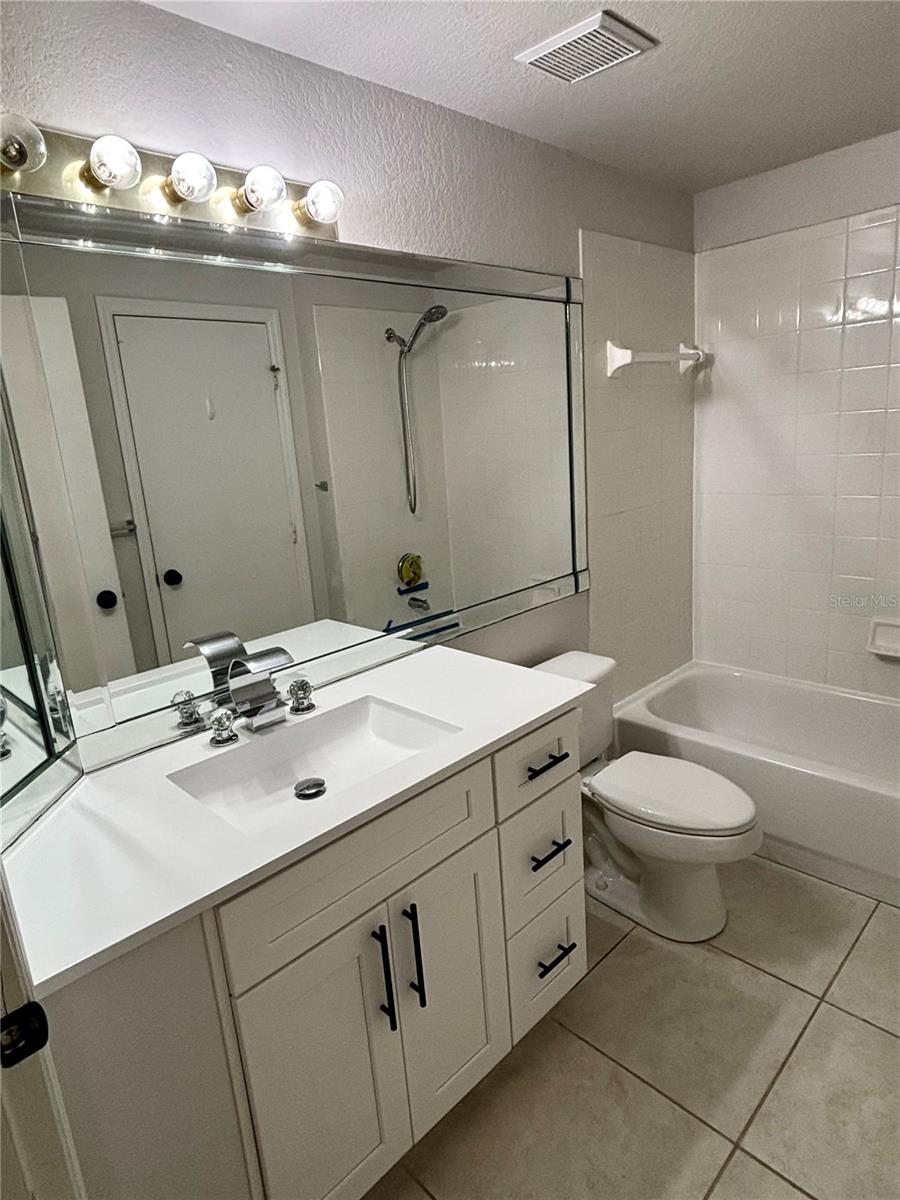 Image 7 of 20 For 5122 Northridge Road 103