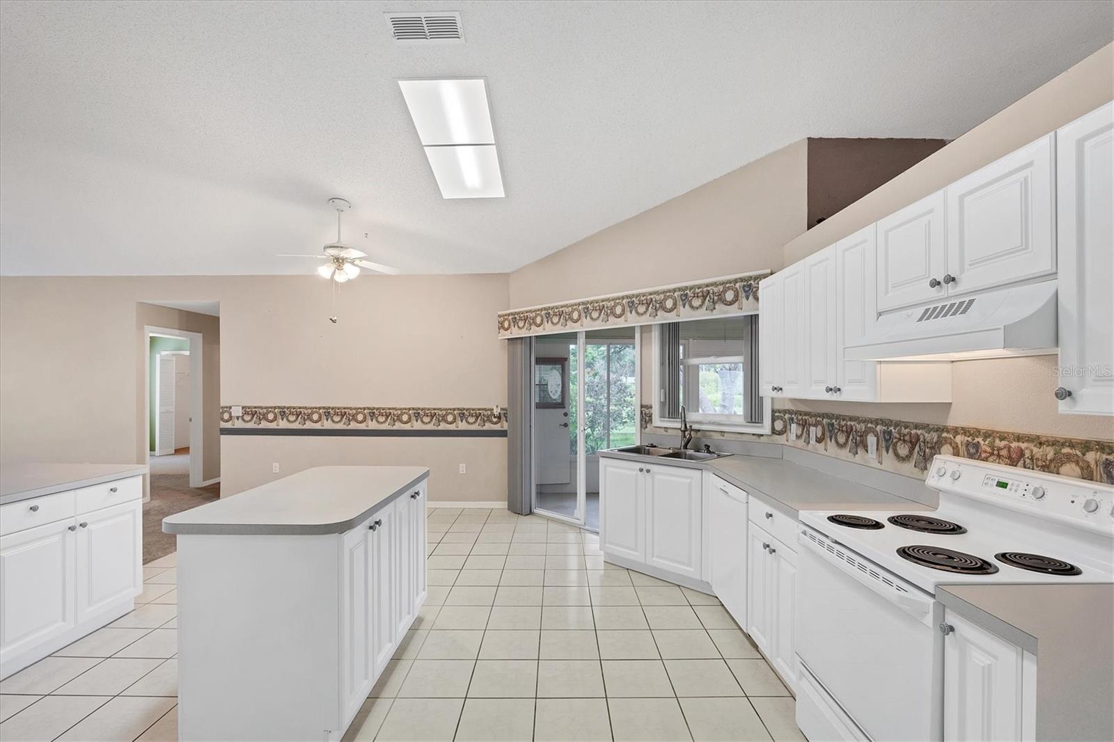Image 13 of 42 For 6016 Ferndell Street