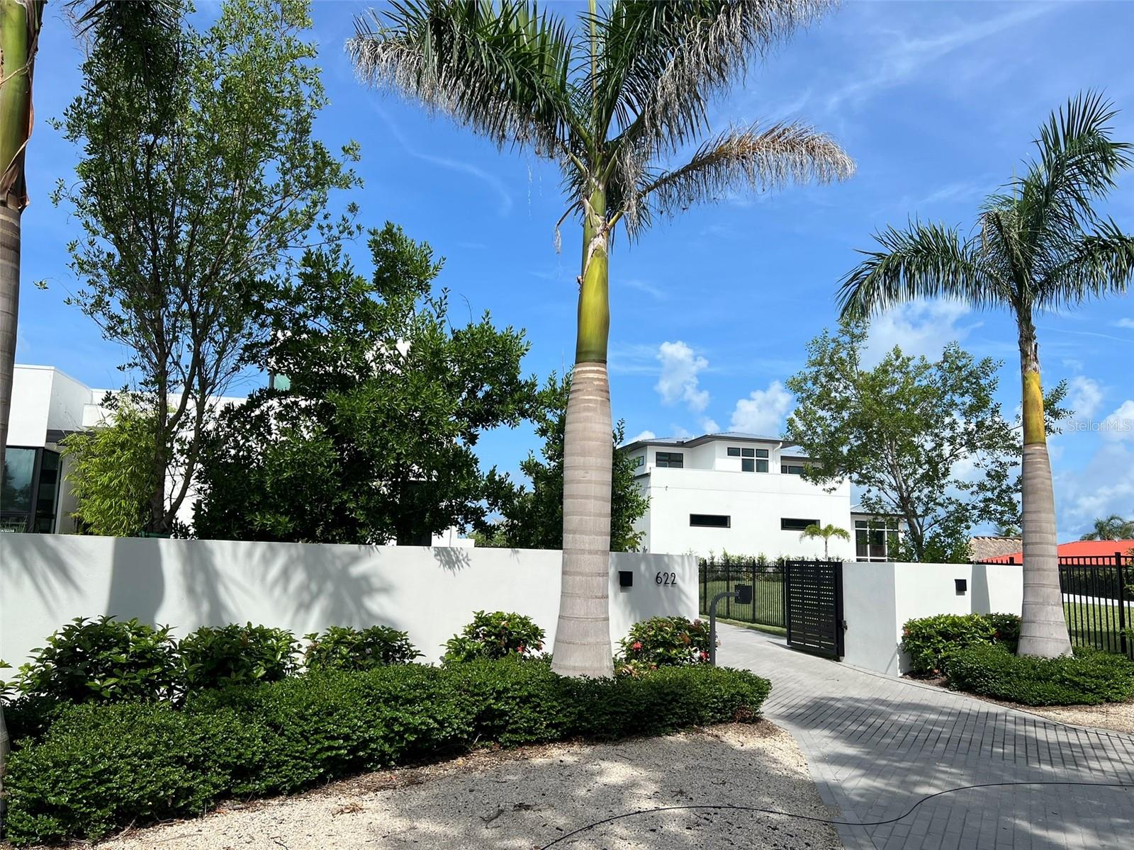 Image 2 of 34 For 622 Bayshore Drive
