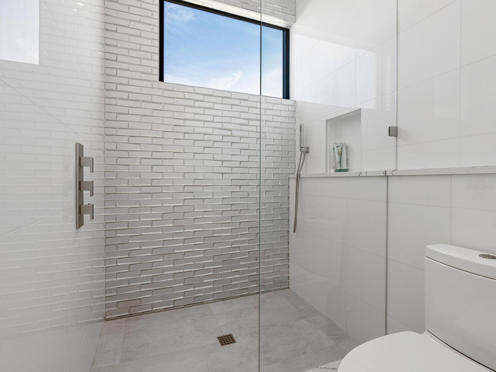 Image 48 of 99 For 622 Bayshore Drive