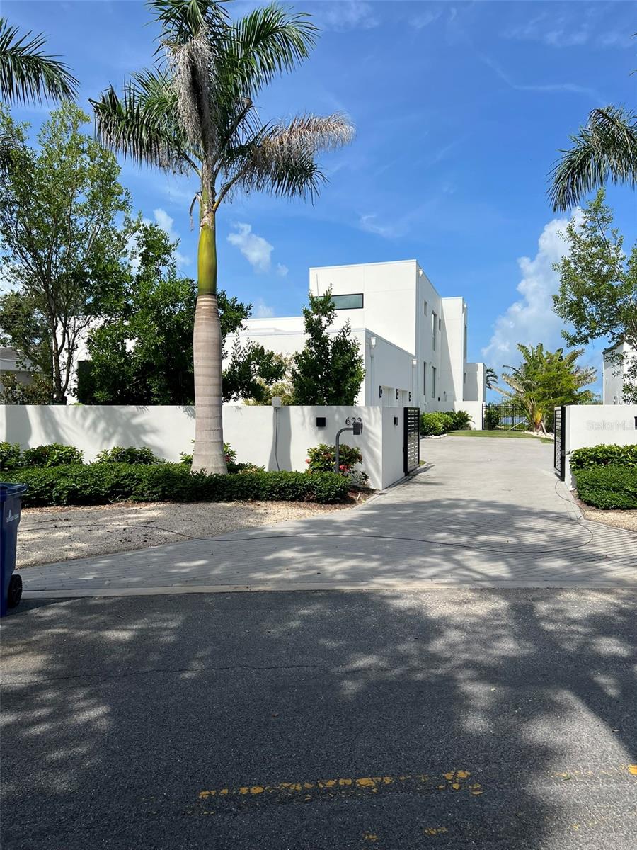 Image 5 of 34 For 622 Bayshore Drive