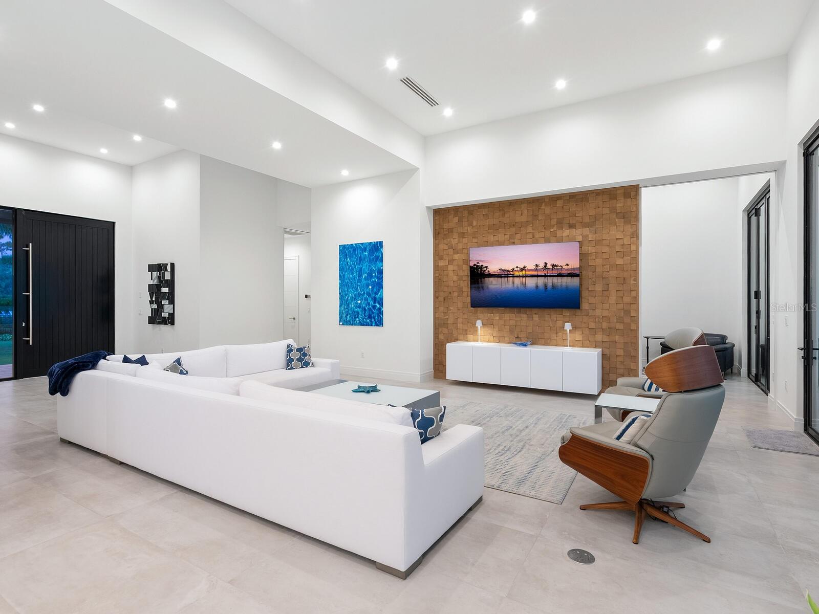 Image 79 of 99 For 622 Bayshore Drive
