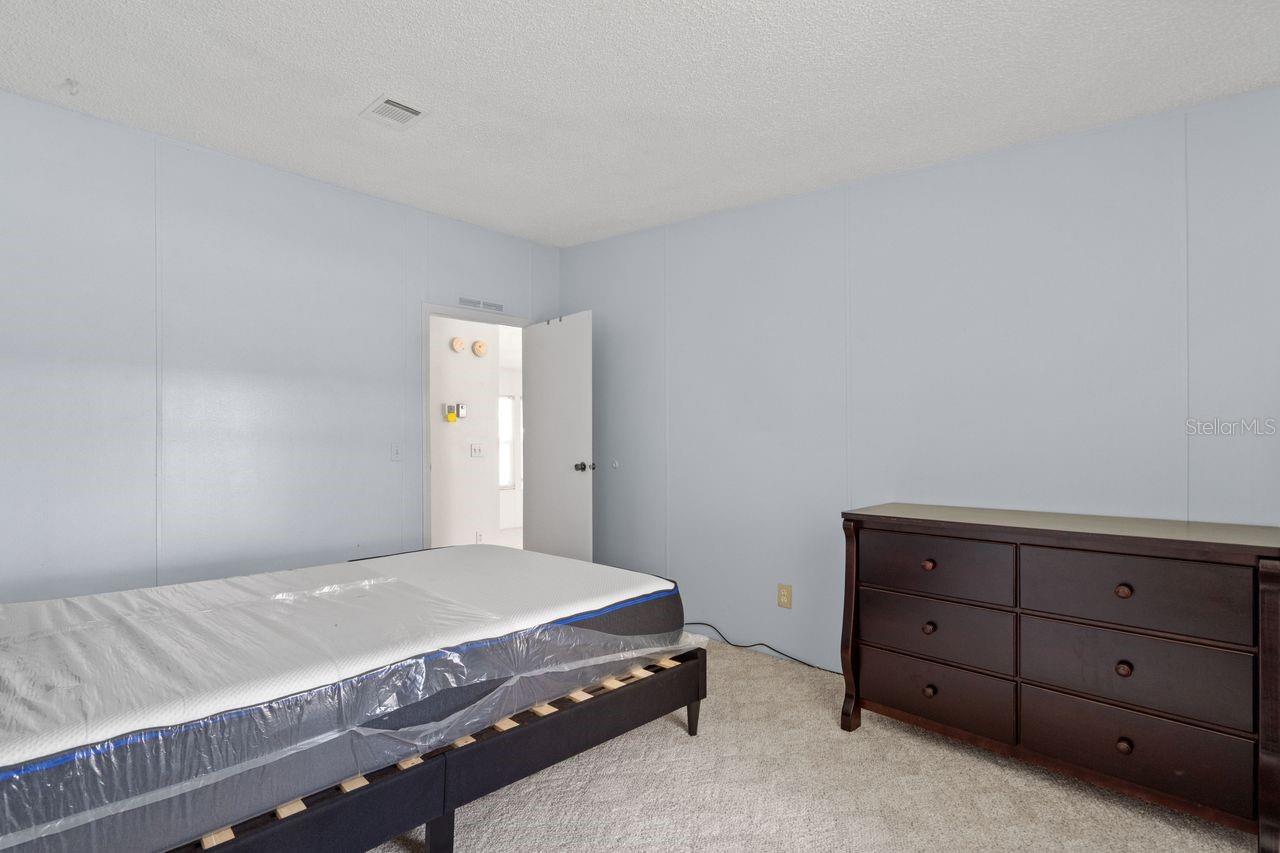 Image 21 of 46 For 749 Riverview Circle